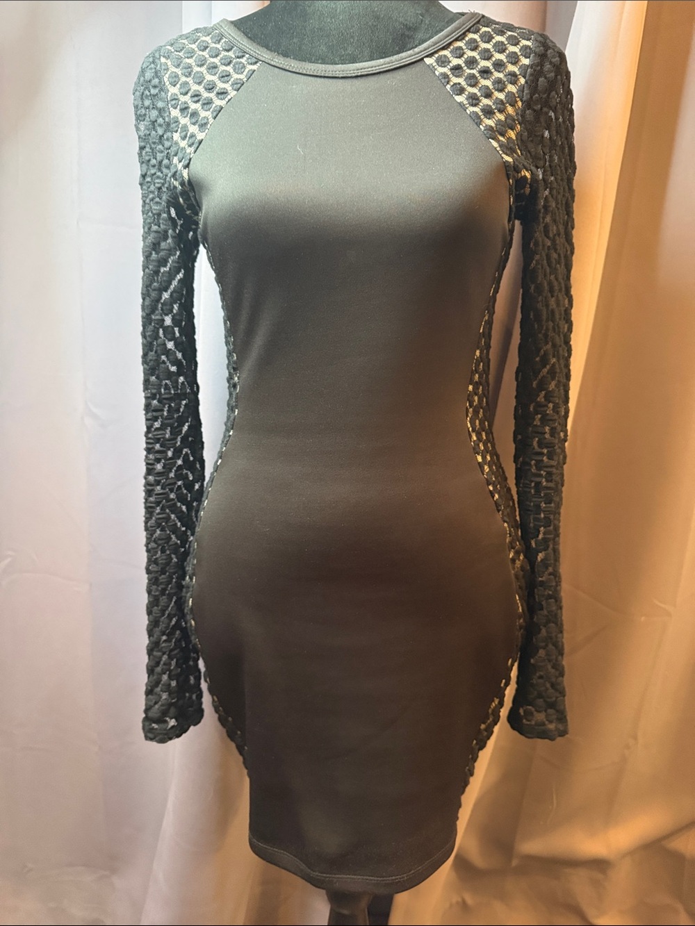 Arden B Black Long-Sleeve Backless Bodycon Scuba Dress with Textured Panels